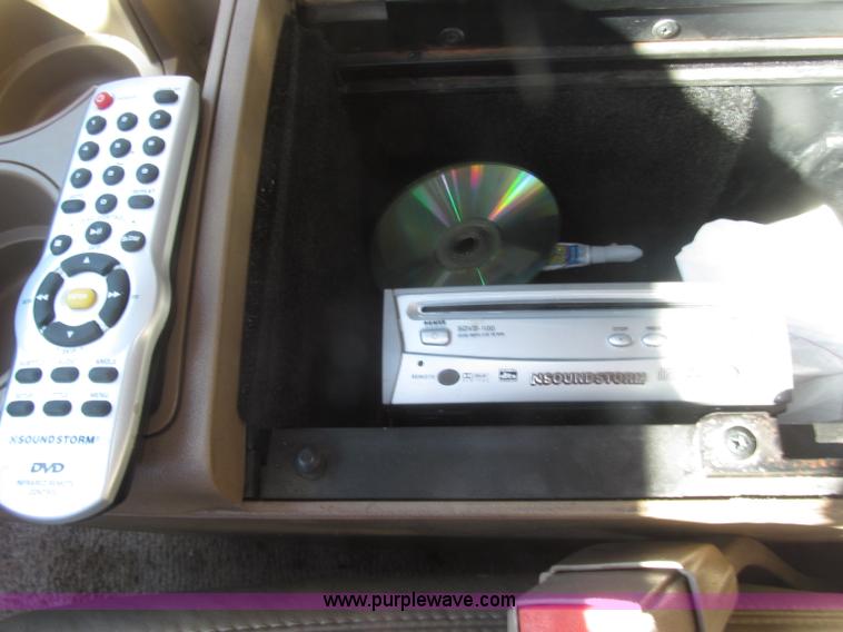 image for item F7002 1993 Chevrolet Suburban SUV