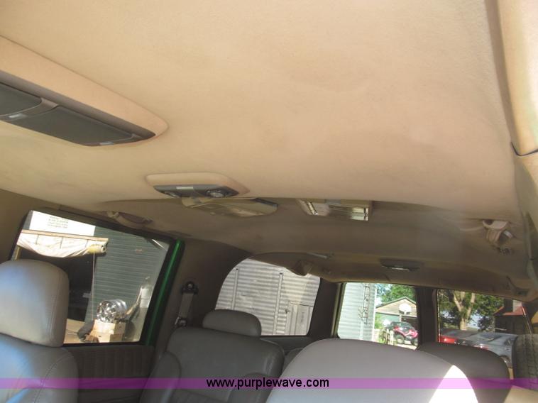 image for item F7002 1993 Chevrolet Suburban SUV