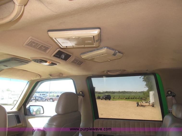 image for item F7002 1993 Chevrolet Suburban SUV