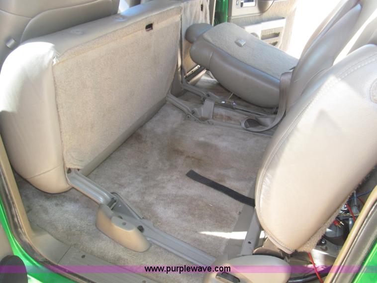 image for item F7002 1993 Chevrolet Suburban SUV