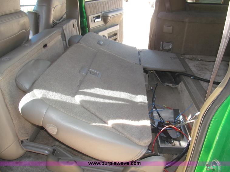 image for item F7002 1993 Chevrolet Suburban SUV