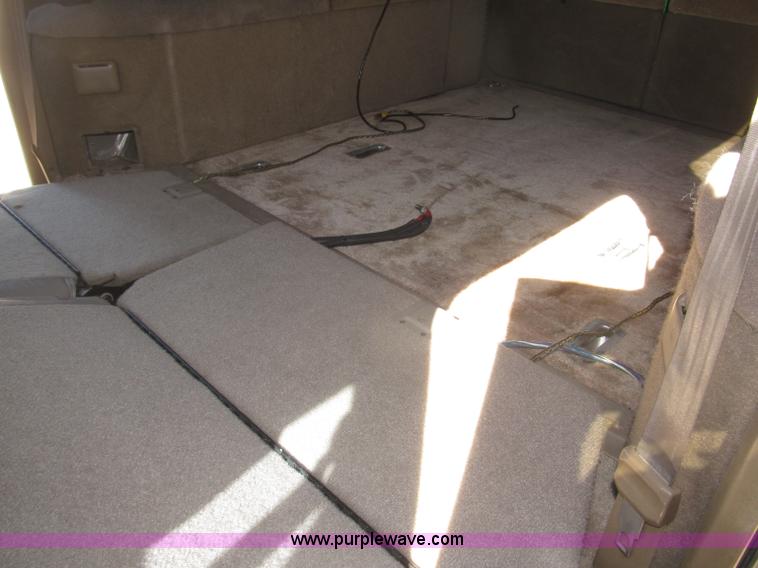 image for item F7002 1993 Chevrolet Suburban SUV