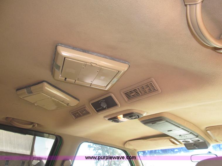 image for item F7002 1993 Chevrolet Suburban SUV