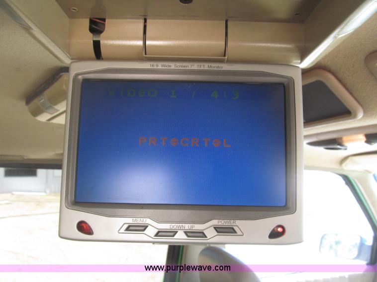 image for item F7002 1993 Chevrolet Suburban SUV