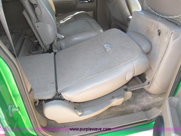 image for item F7002 1993 Chevrolet Suburban SUV