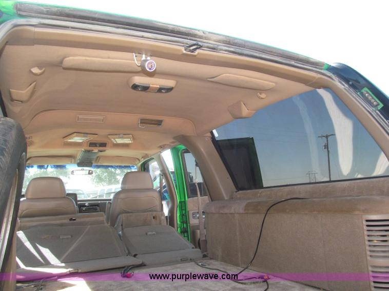 image for item F7002 1993 Chevrolet Suburban SUV