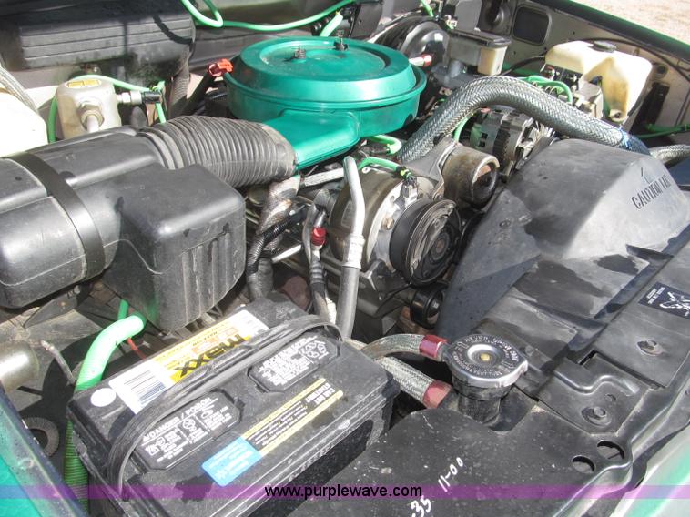 image for item F7002 1993 Chevrolet Suburban SUV