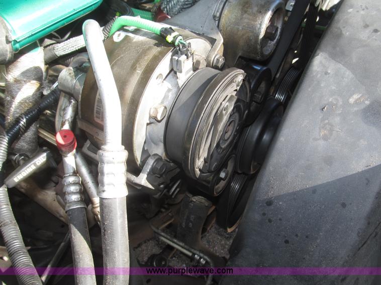 image for item F7002 1993 Chevrolet Suburban SUV