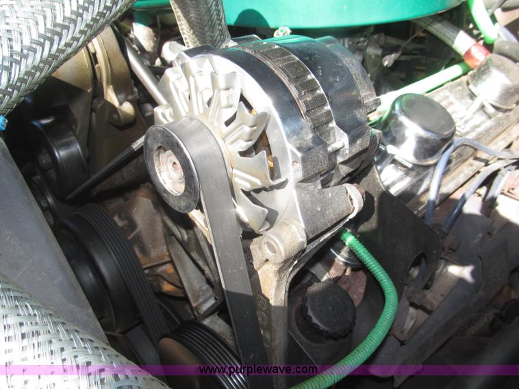 image for item F7002 1993 Chevrolet Suburban SUV