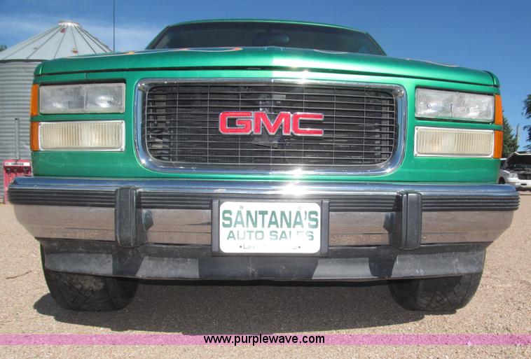 image for item F7002 1993 Chevrolet Suburban SUV