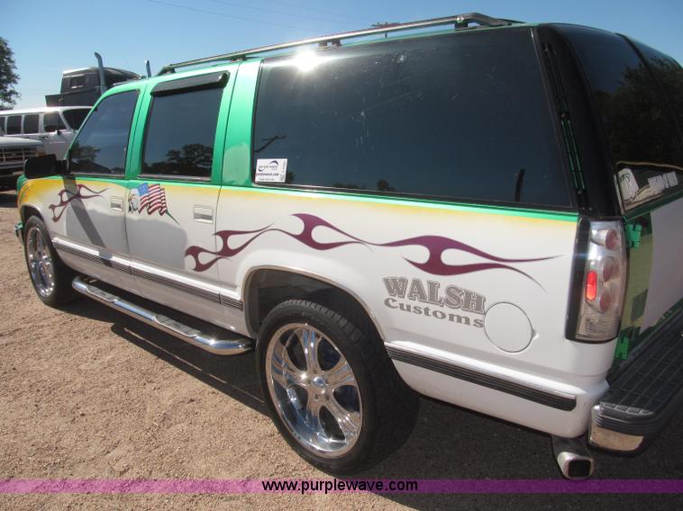image for item F7002 1993 Chevrolet Suburban SUV