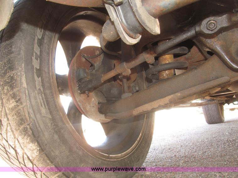 image for item F7002 1993 Chevrolet Suburban SUV