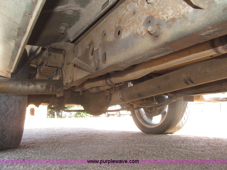 image for item F7002 1993 Chevrolet Suburban SUV