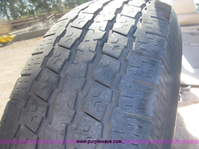 image for item F7002 1993 Chevrolet Suburban SUV