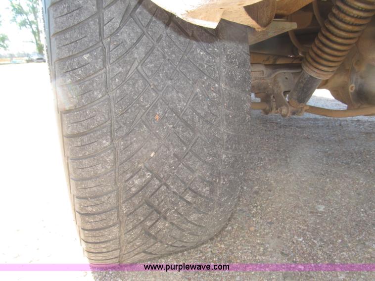 image for item F7002 1993 Chevrolet Suburban SUV