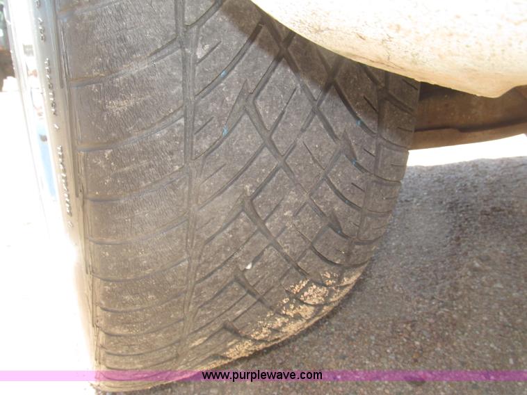 image for item F7002 1993 Chevrolet Suburban SUV