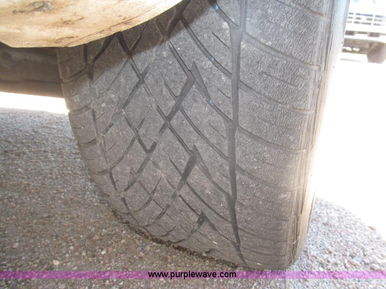 image for item F7002 1993 Chevrolet Suburban SUV