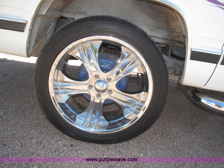 image for item F7002 1993 Chevrolet Suburban SUV