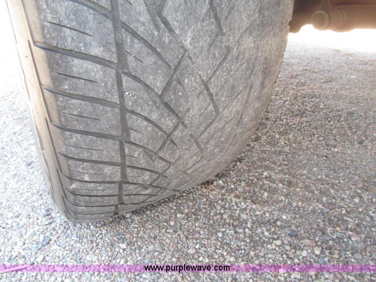 image for item F7002 1993 Chevrolet Suburban SUV