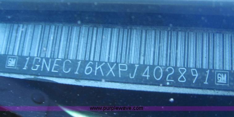 image for item F7002 1993 Chevrolet Suburban SUV