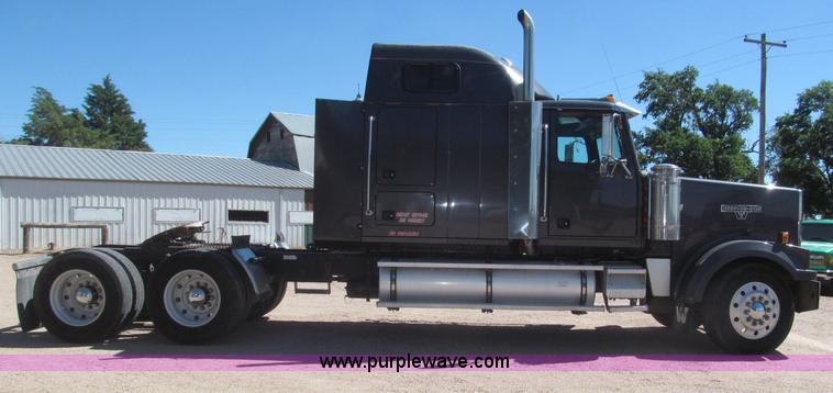 image for item F7003 1997 Western Star 4964EX semi truck