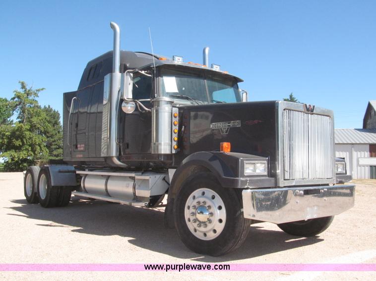 image for item F7003 1997 Western Star 4964EX semi truck