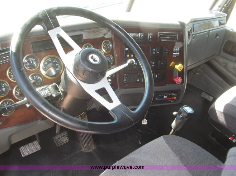 image for item F7003 1997 Western Star 4964EX semi truck