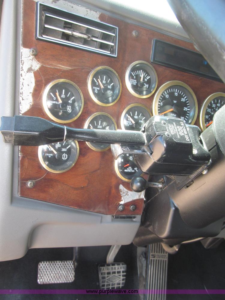 image for item F7003 1997 Western Star 4964EX semi truck