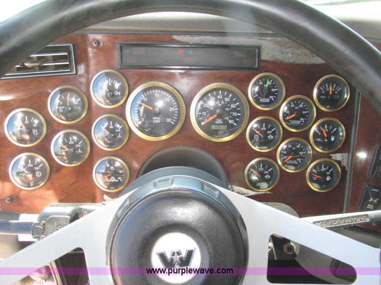 image for item F7003 1997 Western Star 4964EX semi truck