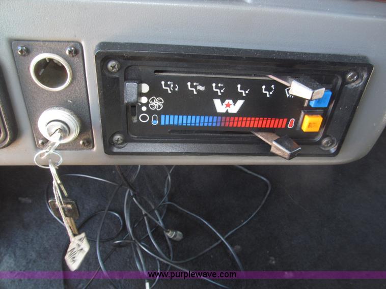 image for item F7003 1997 Western Star 4964EX semi truck