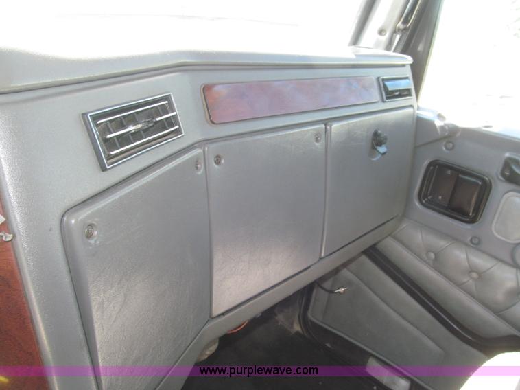 image for item F7003 1997 Western Star 4964EX semi truck