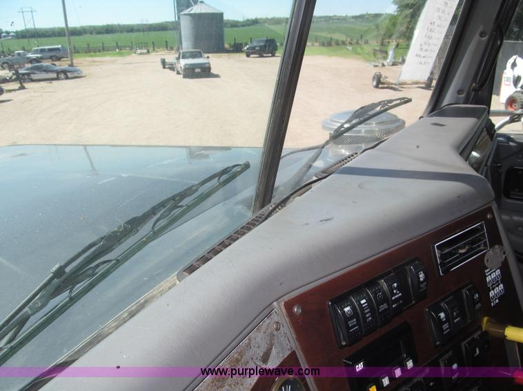 image for item F7003 1997 Western Star 4964EX semi truck