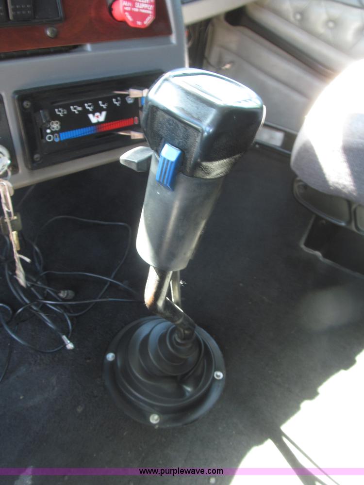 image for item F7003 1997 Western Star 4964EX semi truck