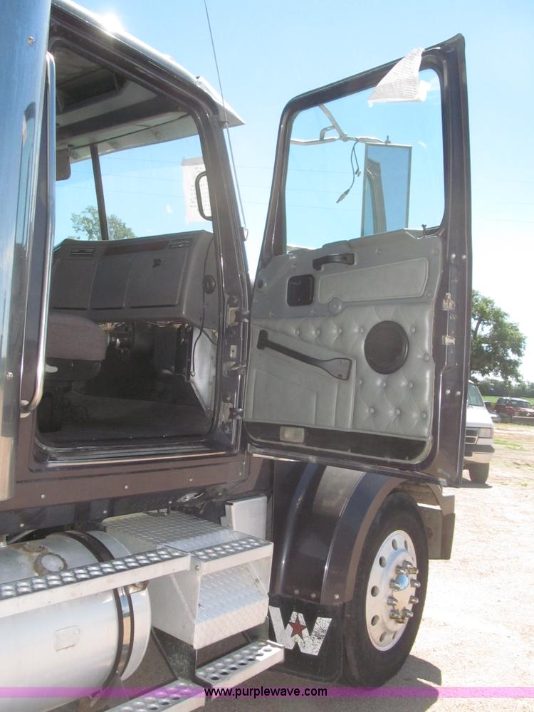image for item F7003 1997 Western Star 4964EX semi truck