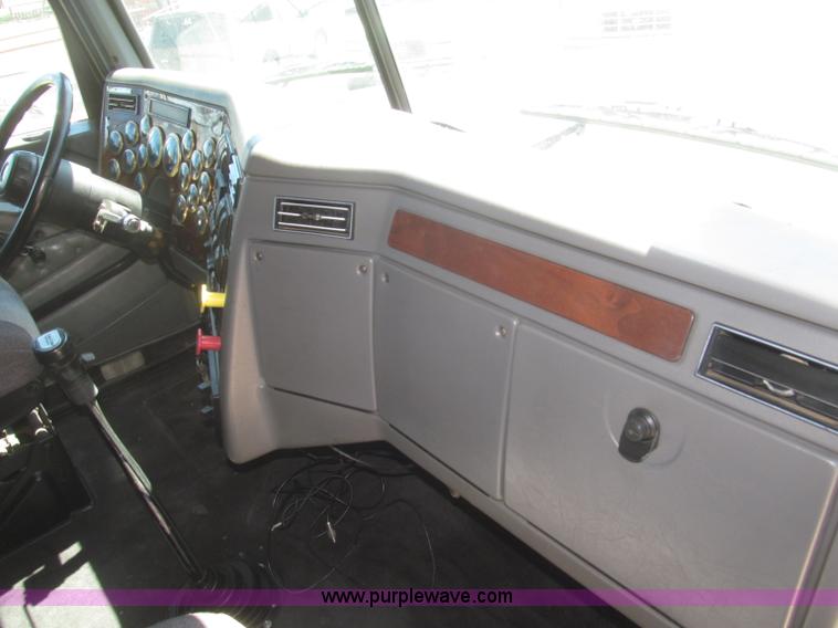 image for item F7003 1997 Western Star 4964EX semi truck