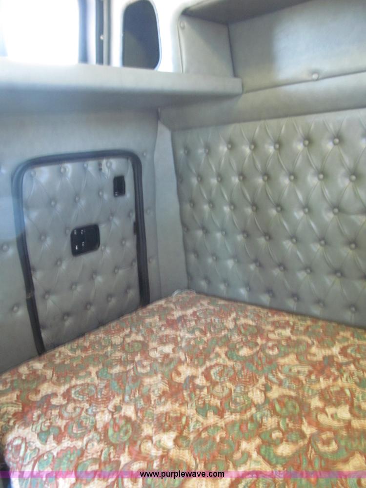 image for item F7003 1997 Western Star 4964EX semi truck