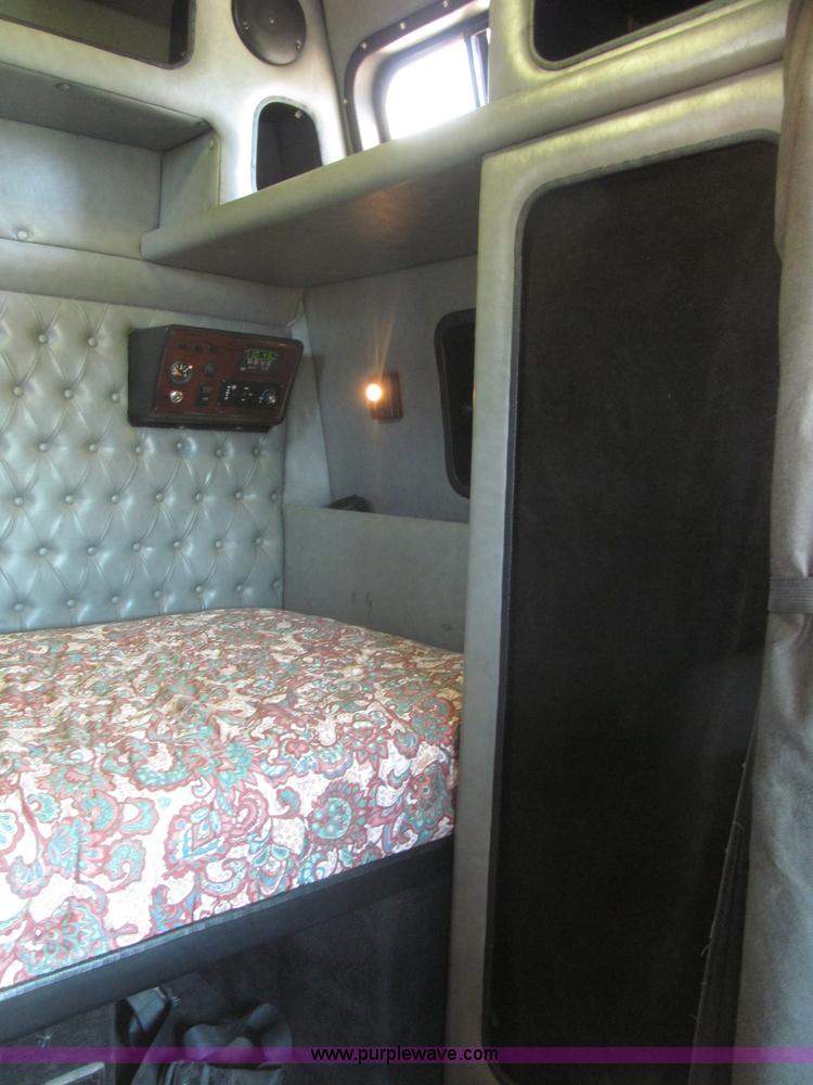 image for item F7003 1997 Western Star 4964EX semi truck