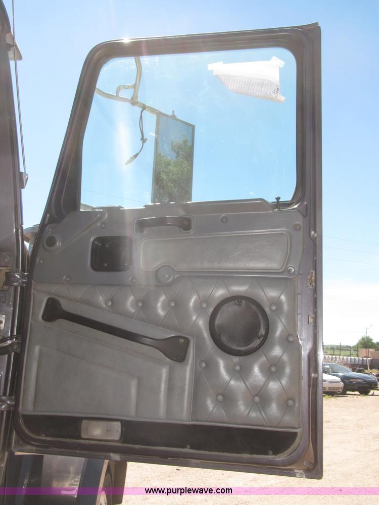 image for item F7003 1997 Western Star 4964EX semi truck