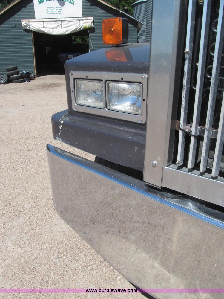 image for item F7003 1997 Western Star 4964EX semi truck
