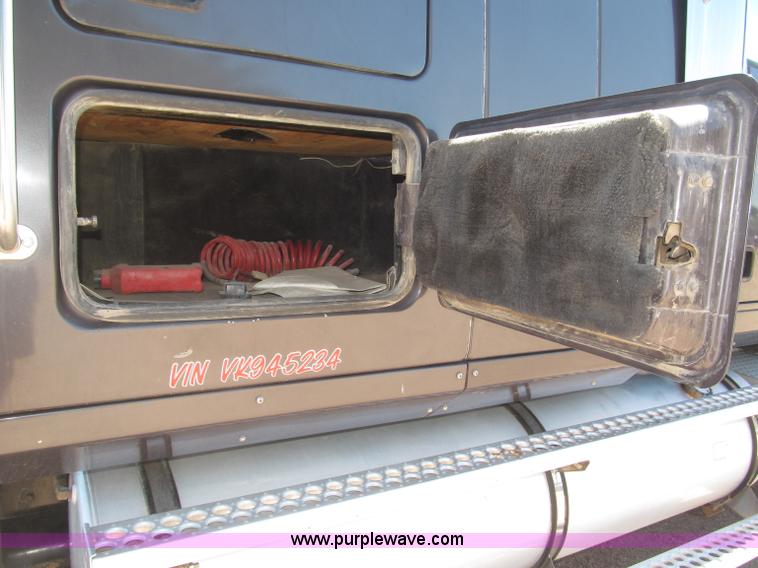 image for item F7003 1997 Western Star 4964EX semi truck