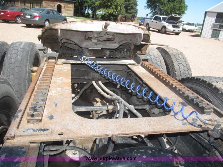 image for item F7003 1997 Western Star 4964EX semi truck