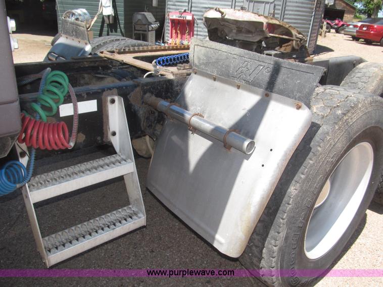 image for item F7003 1997 Western Star 4964EX semi truck