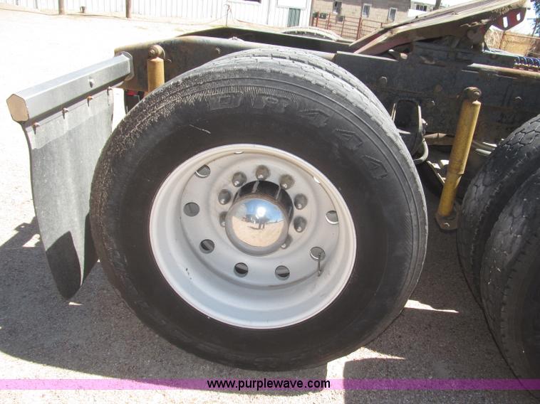 image for item F7003 1997 Western Star 4964EX semi truck