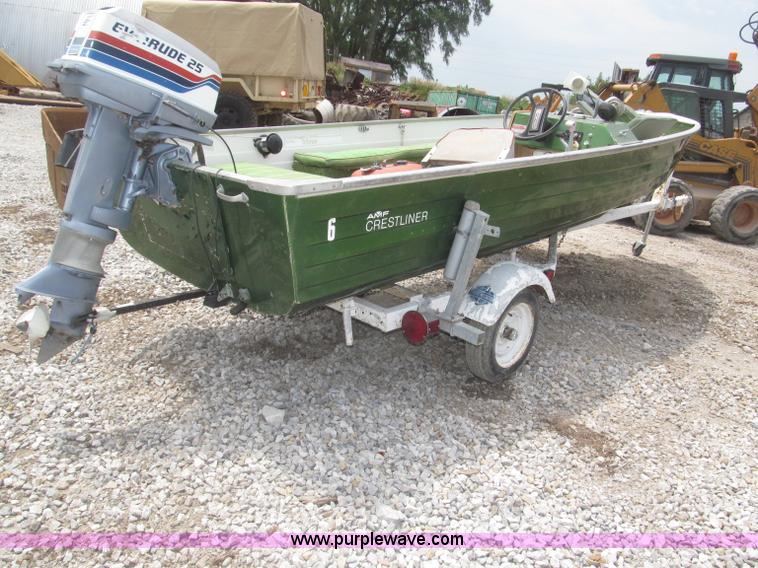 image for item F7016 1977 AMF Crestliner 16'L boat