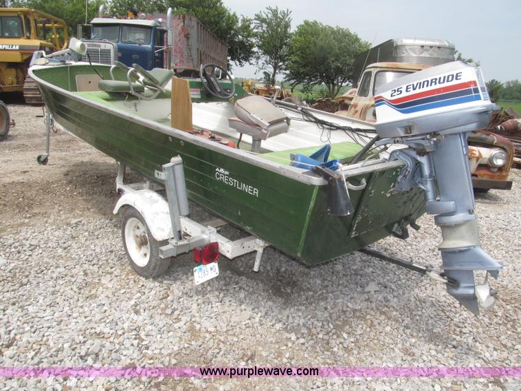 image for item F7016 1977 AMF Crestliner 16'L boat