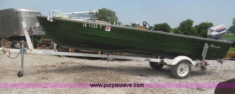 image for item F7016 1977 AMF Crestliner 16'L boat