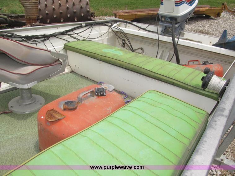 image for item F7016 1977 AMF Crestliner 16'L boat