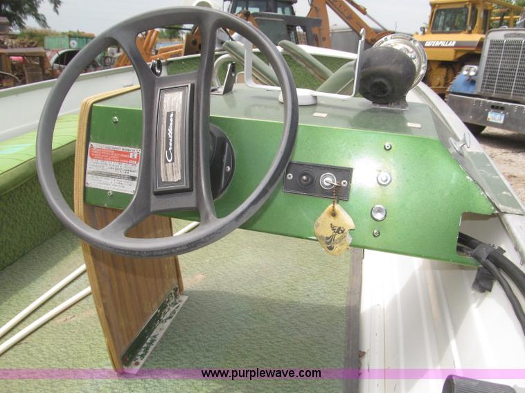 image for item F7016 1977 AMF Crestliner 16'L boat