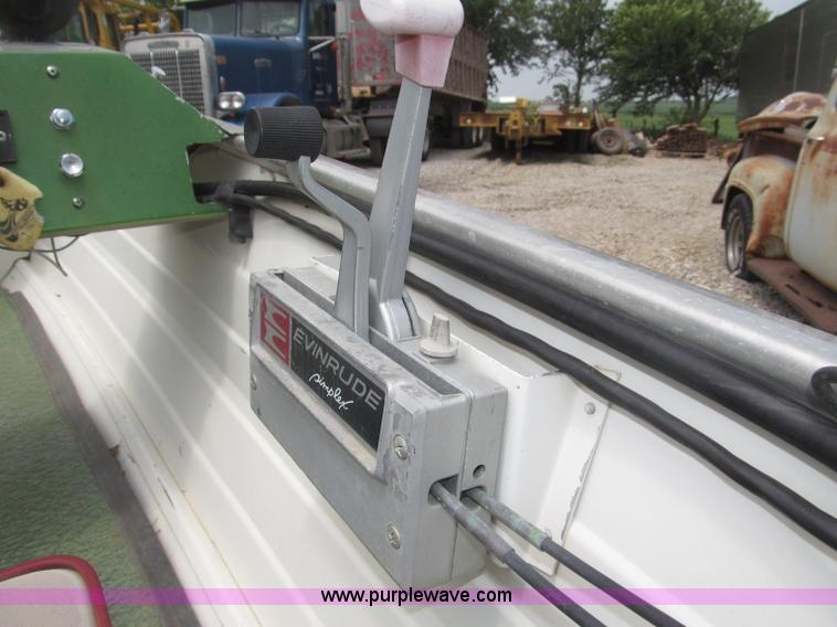 image for item F7016 1977 AMF Crestliner 16'L boat