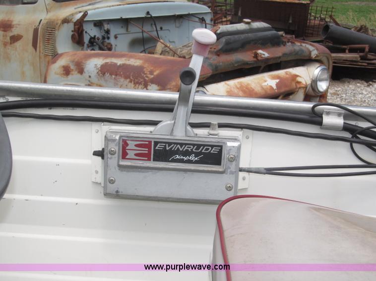 image for item F7016 1977 AMF Crestliner 16'L boat